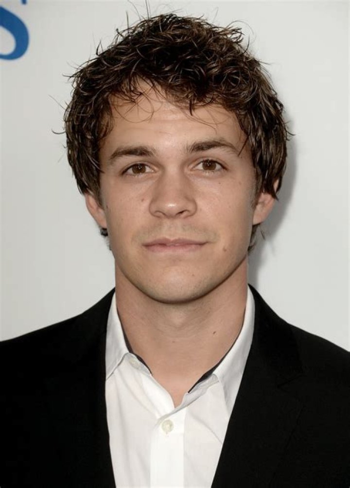 Johnny Simmons Net Worth