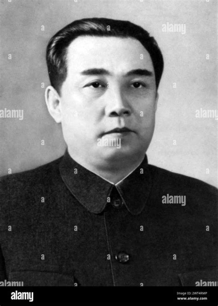 Does Kim Si-woo have any siblings? 1 kim 2
