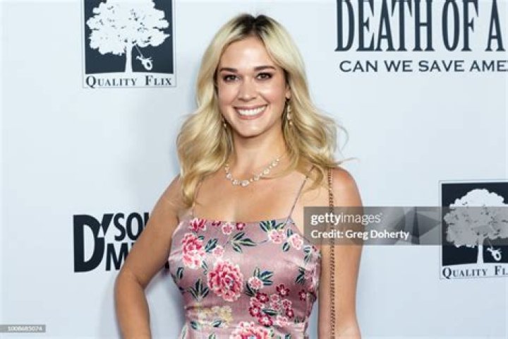 Lauren Compton comedian